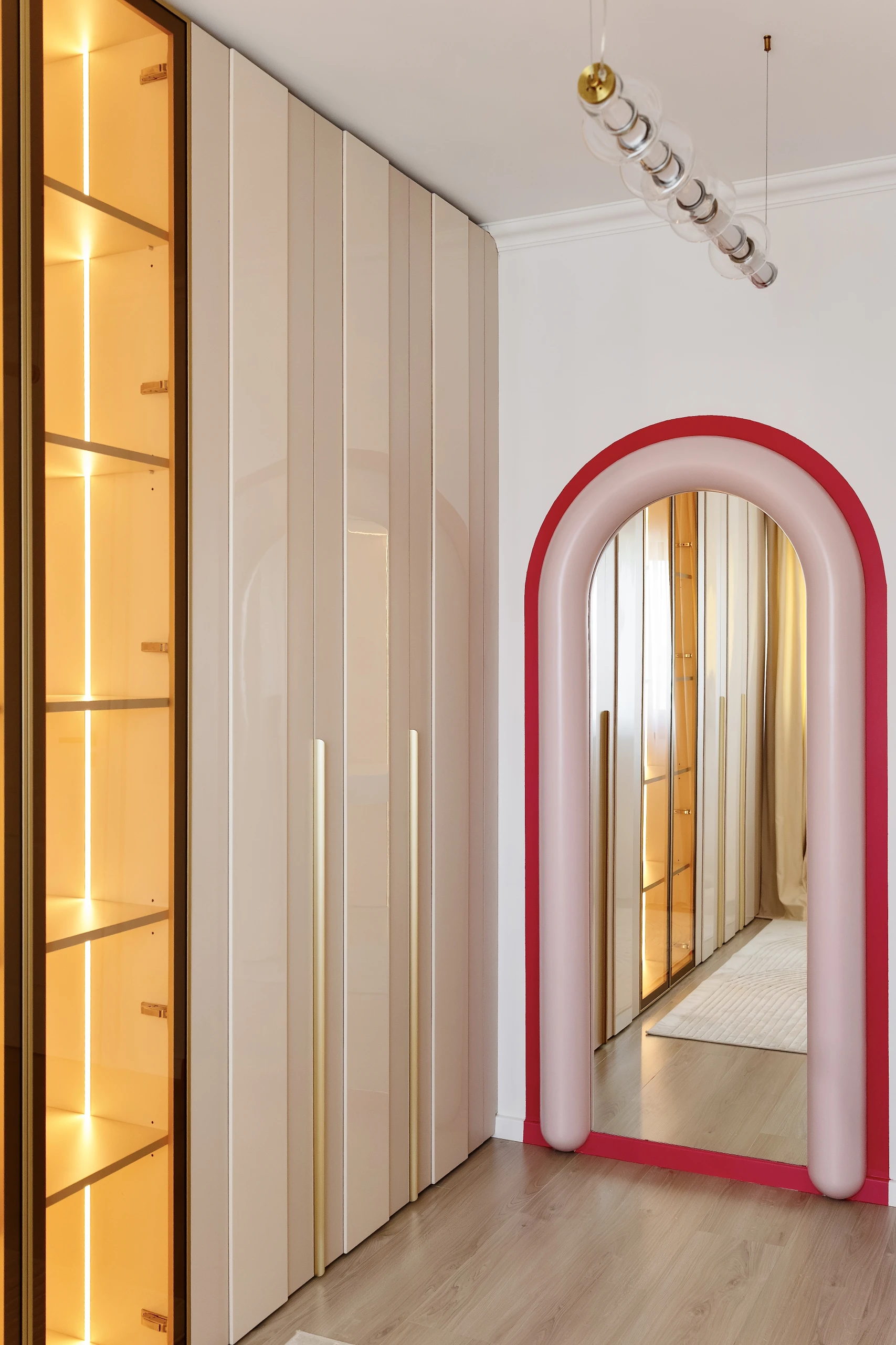 Iconic Blush House interior, view 26