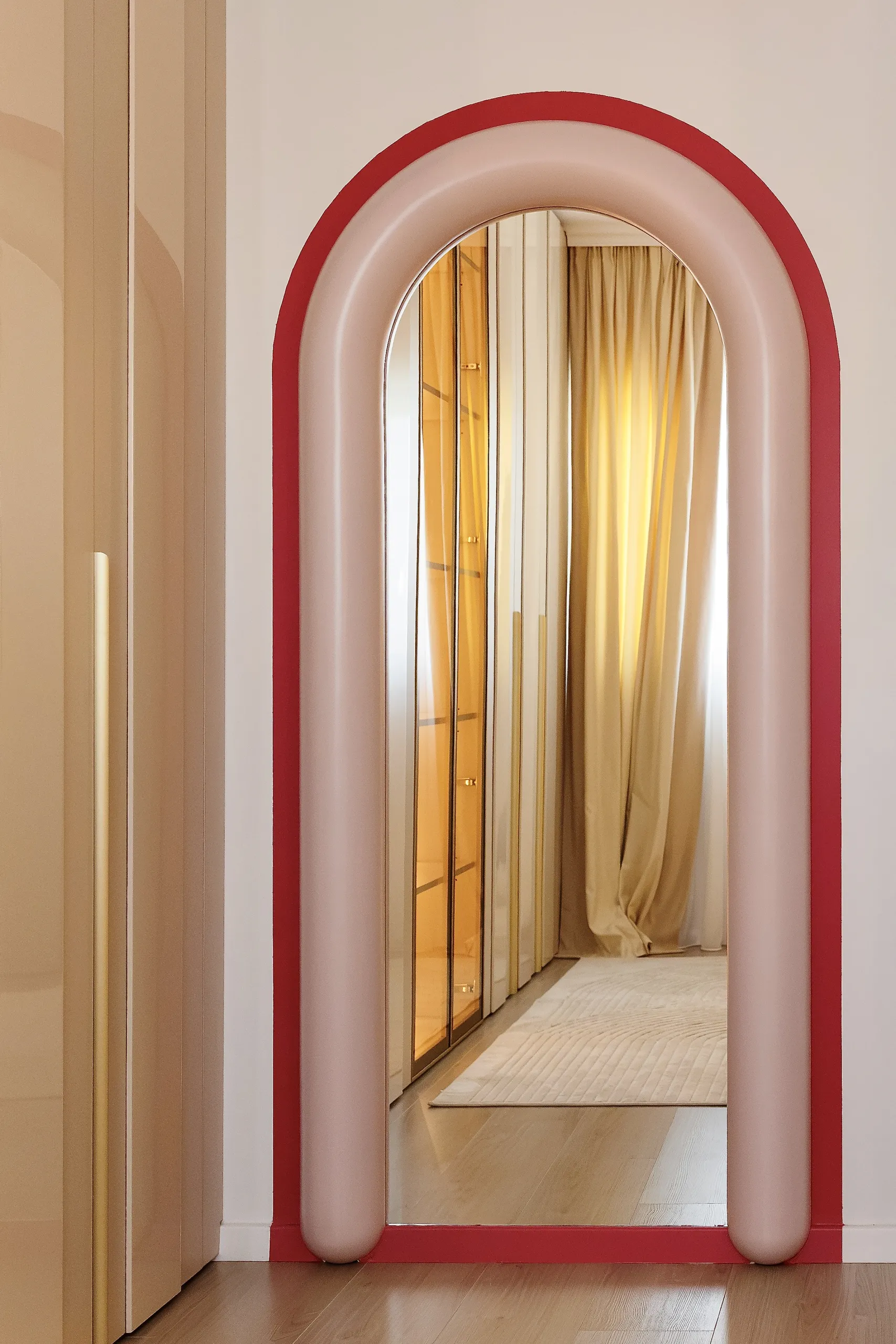 Iconic Blush House interior, view 27