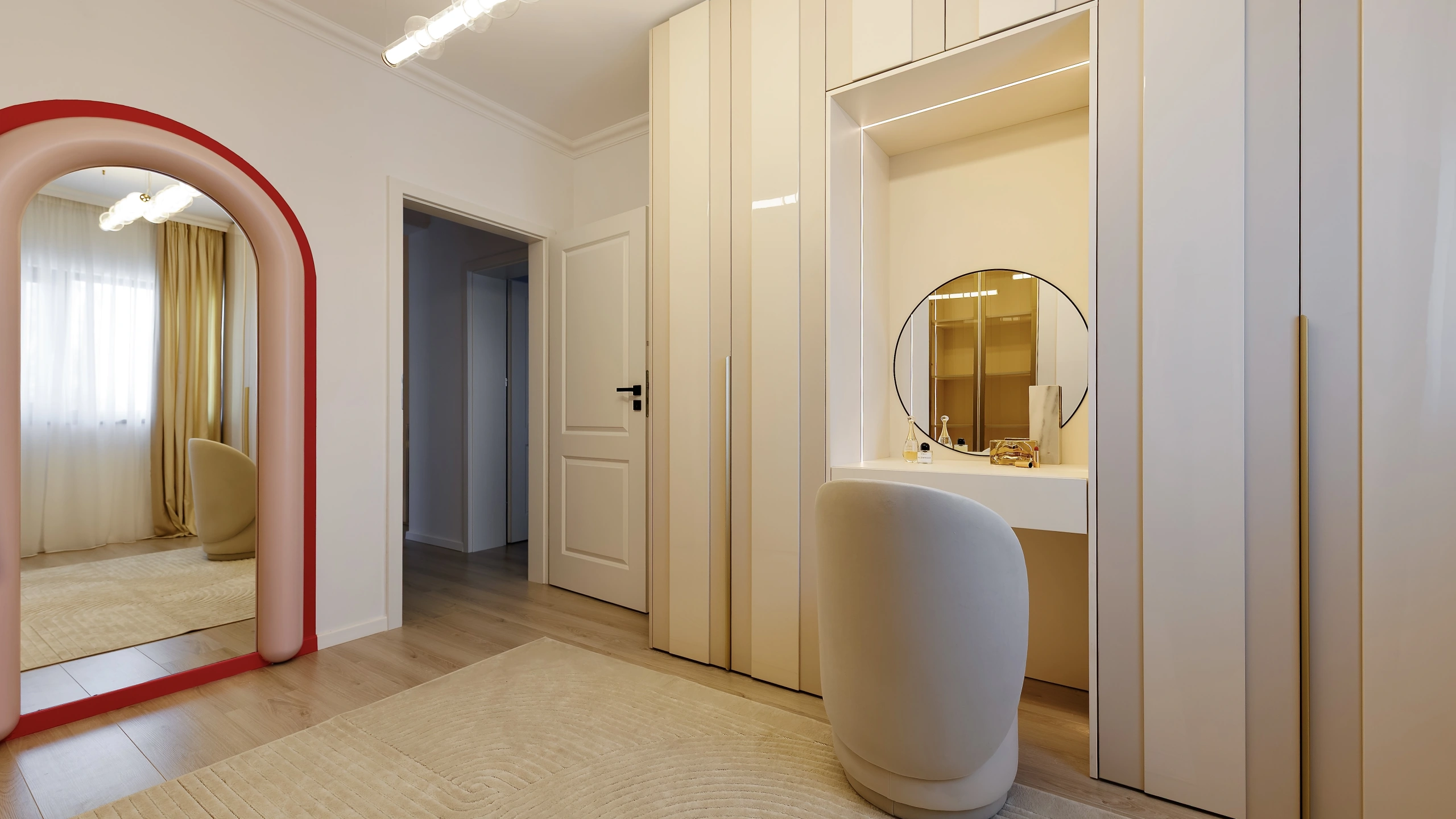 Iconic Blush House interior, view 30