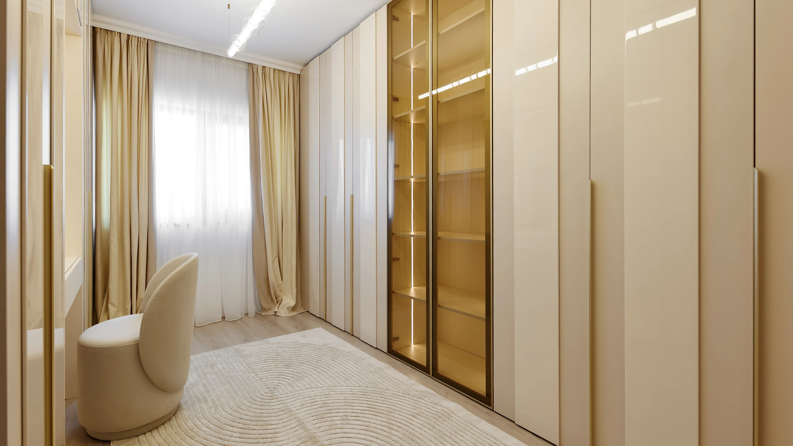 Iconic Blush House interior, view 31
