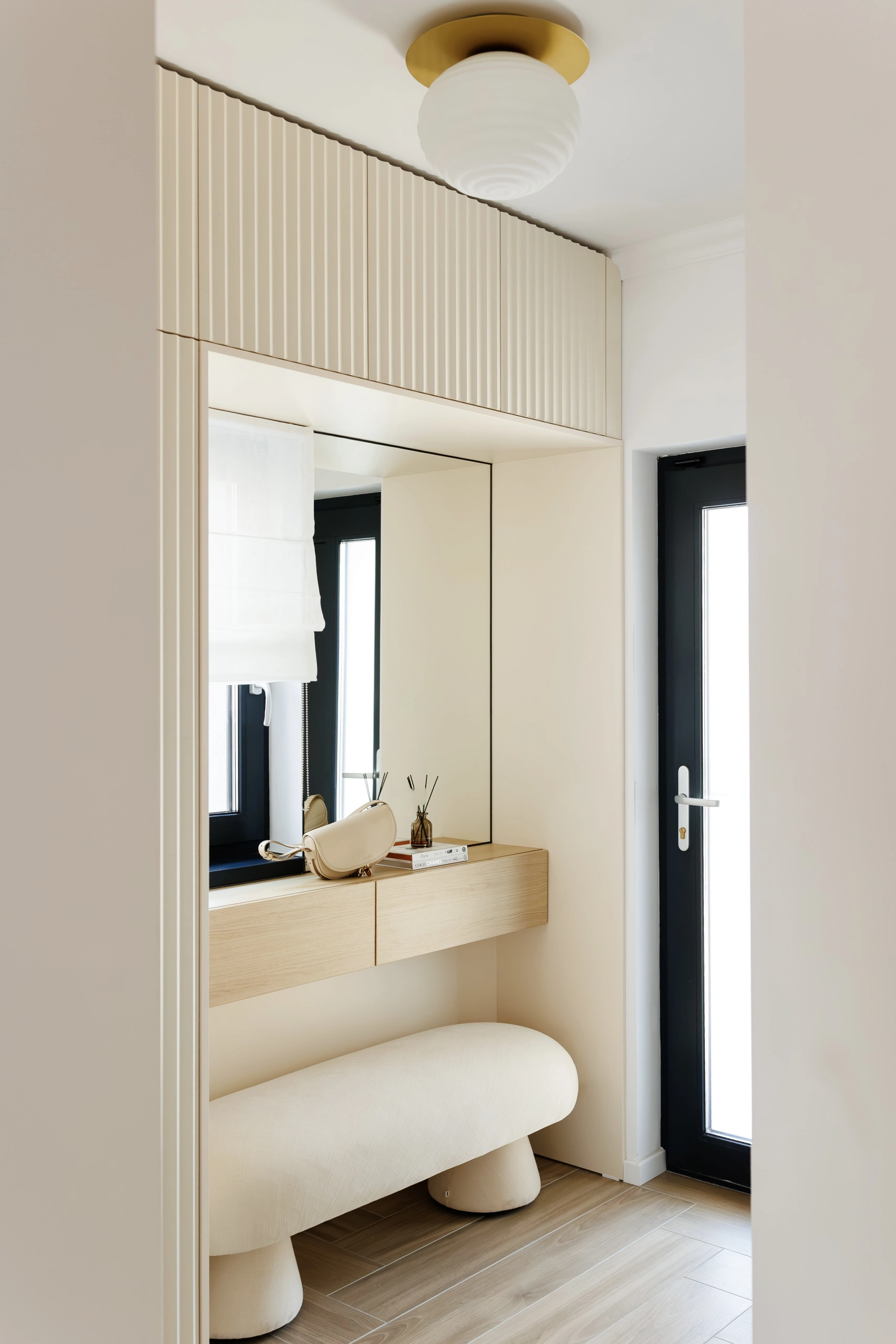 Iconic Blush House interior, view 32